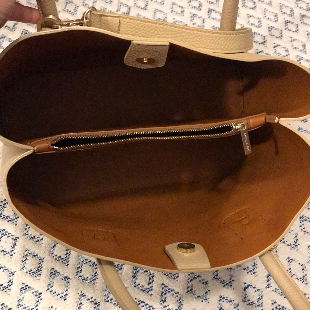 Angela Roi Cher Tote ๐ค - Picture 4 of 15